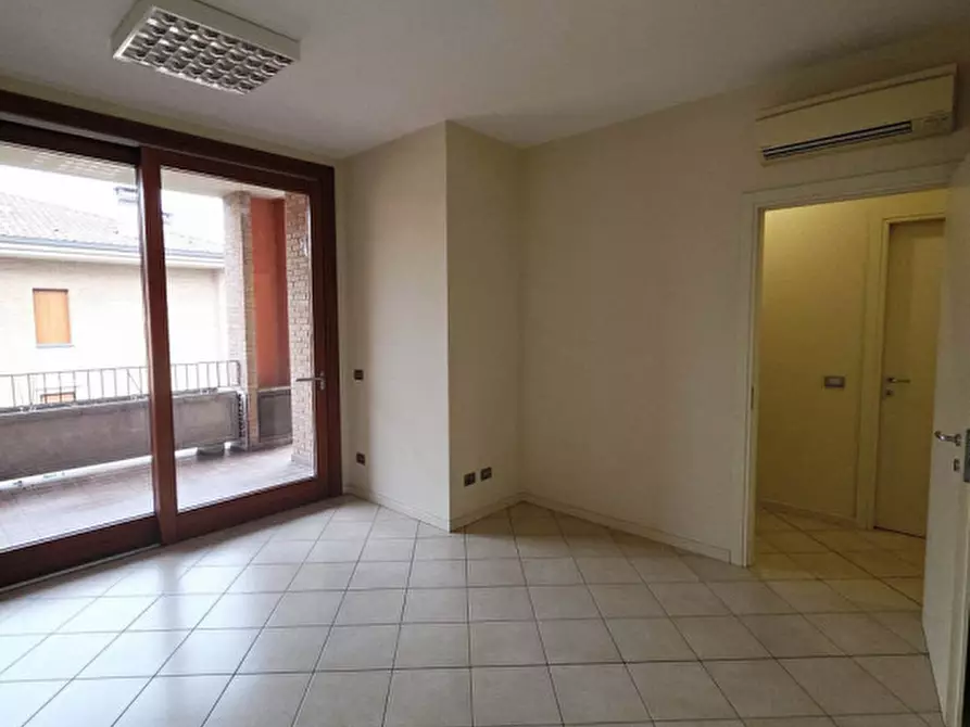 Immagine 20 di Ufficio in vendita  in Via Martiri della Liberazione a Parma