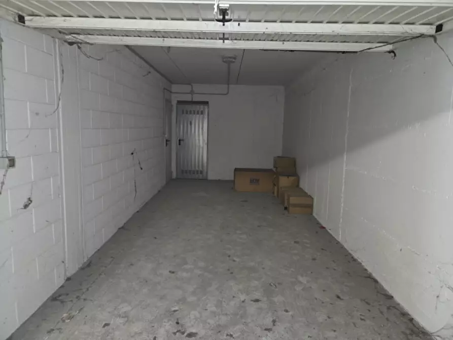 Immagine 23 di Ufficio in vendita  in Via Martiri della Liberazione a Parma