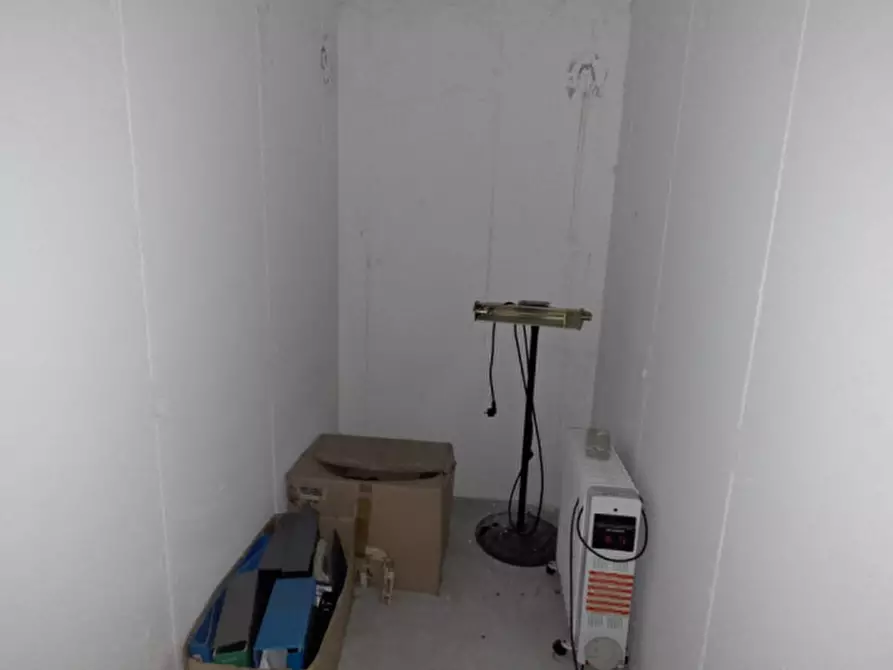 Immagine 27 di Ufficio in vendita  in Via Martiri della Liberazione a Parma