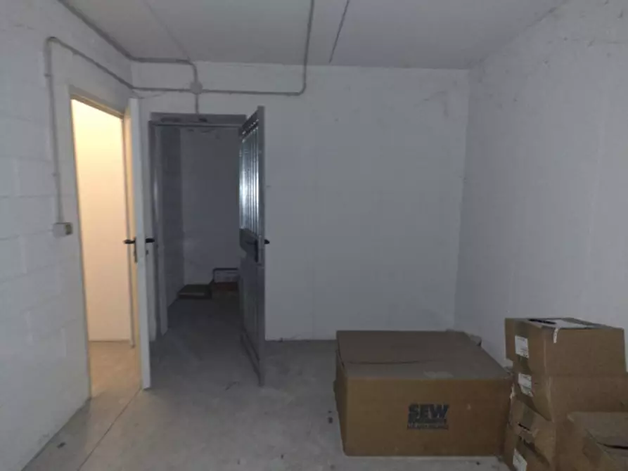 Immagine 28 di Ufficio in vendita  in Via Martiri della Liberazione a Parma