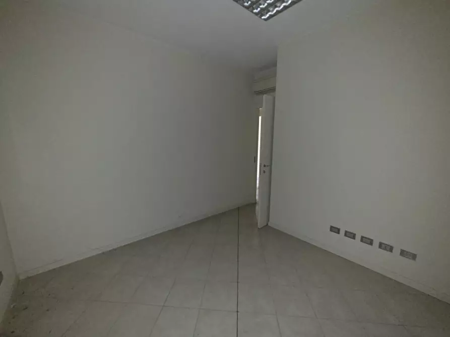 Immagine 31 di Ufficio in vendita  in Via Martiri della Liberazione a Parma