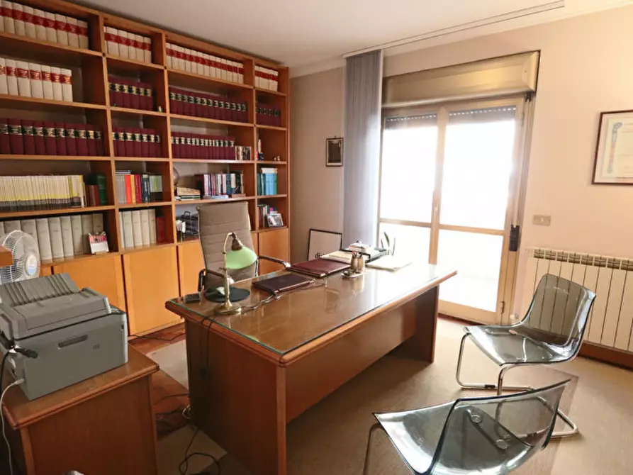 Immagine 7 di Ufficio in vendita  in Via delle Orchidee, 2 a Rieti