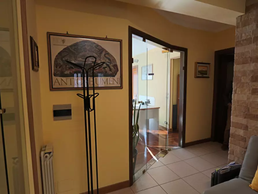 Immagine 10 di Ufficio in vendita  in Via delle Orchidee, 2 a Rieti