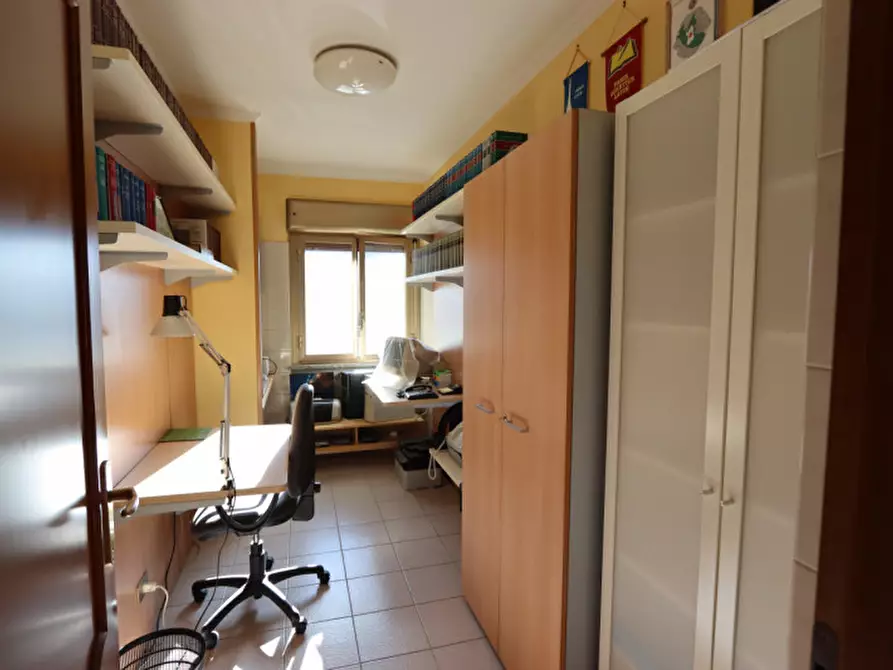 Immagine 15 di Ufficio in vendita  in Via delle Orchidee, 2 a Rieti