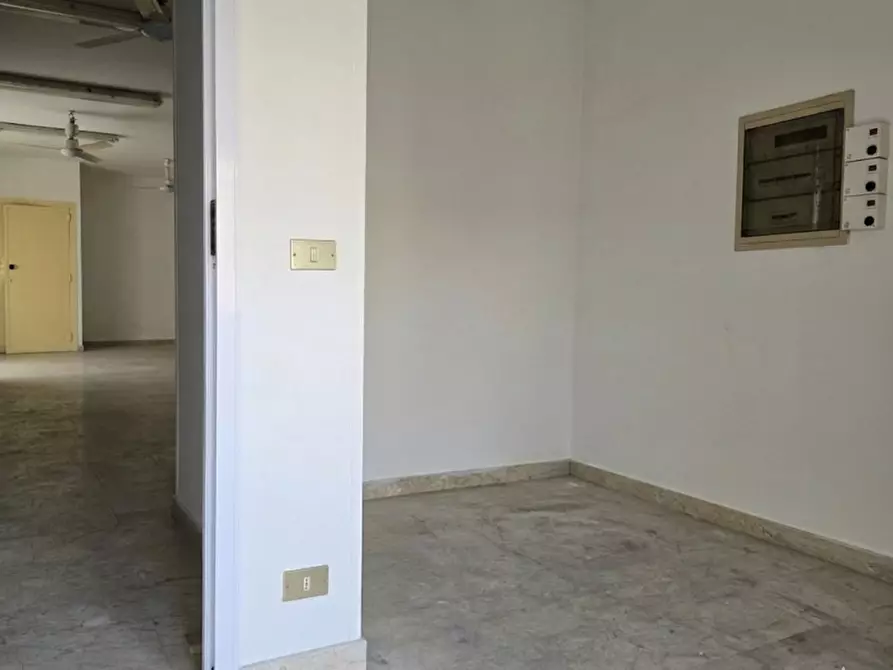Immagine 12 di Negozio in vendita  in Viale papa Giovanni XXIII 58 a Montescaglioso