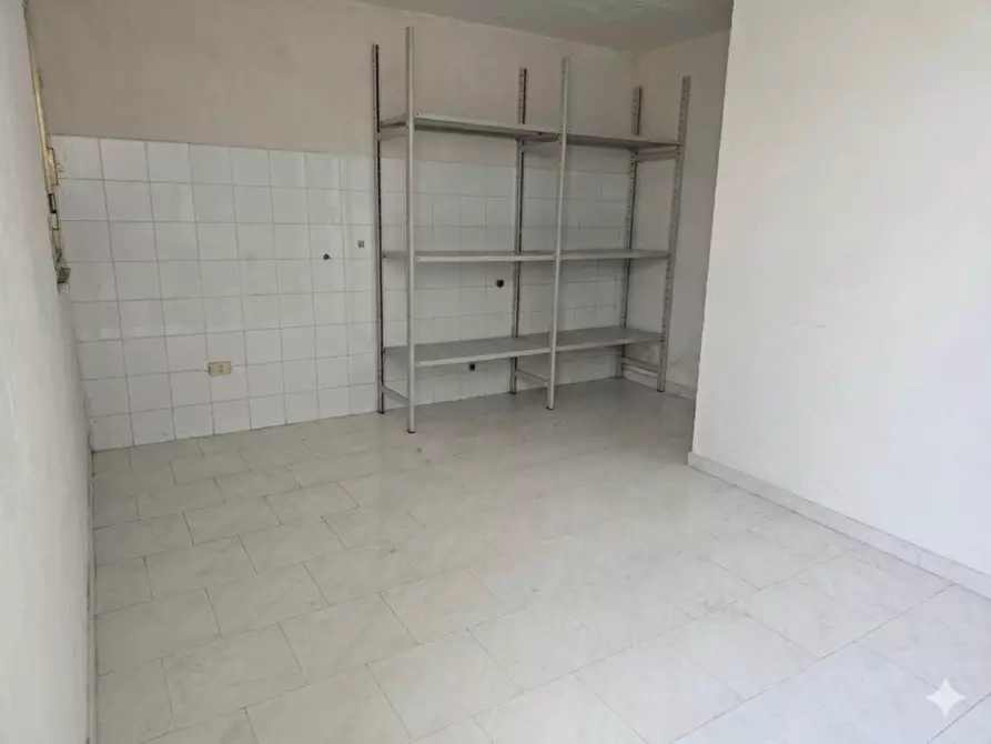 Immagine 15 di Negozio in vendita  in Viale papa Giovanni XXIII 58 a Montescaglioso
