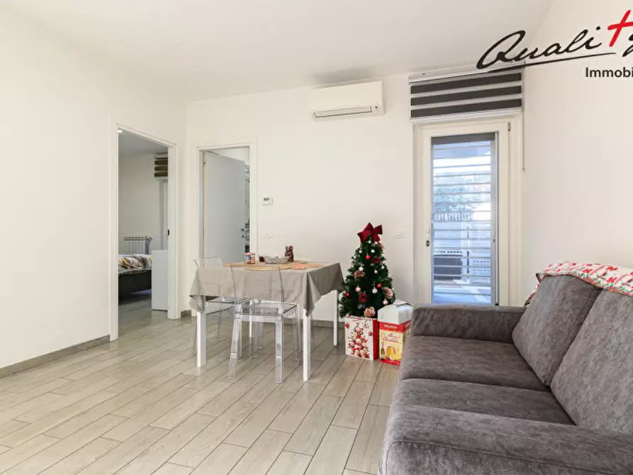 Immagine 2 di Appartamento in vendita  in Via Domizia a Guidonia Montecelio