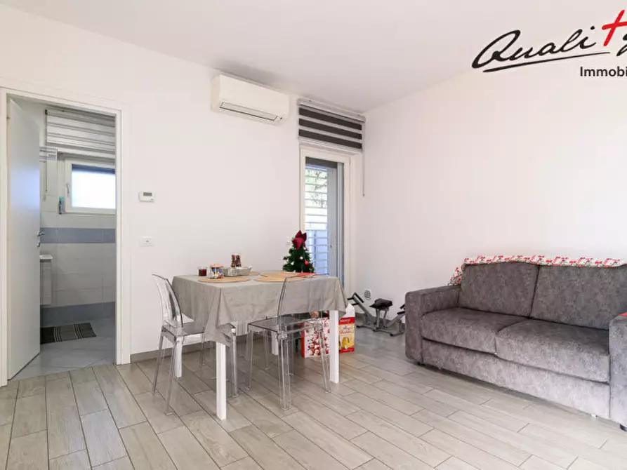 Immagine 3 di Appartamento in vendita  in Via Domizia a Guidonia Montecelio