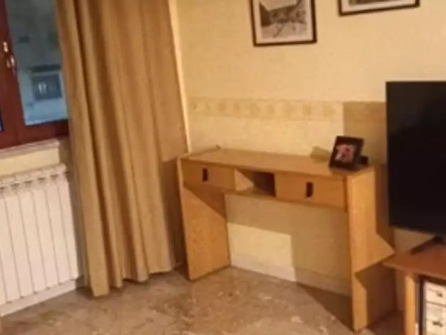 Immagine 1 di Camera in affitto  in Piazza Salvatore Lobianco a Napoli