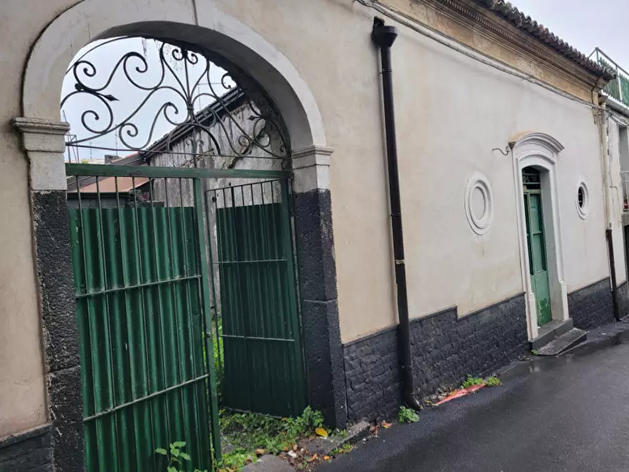 Immagine 1 di Casa indipendente in vendita  in Via Cavour, 43 a Trecastagni