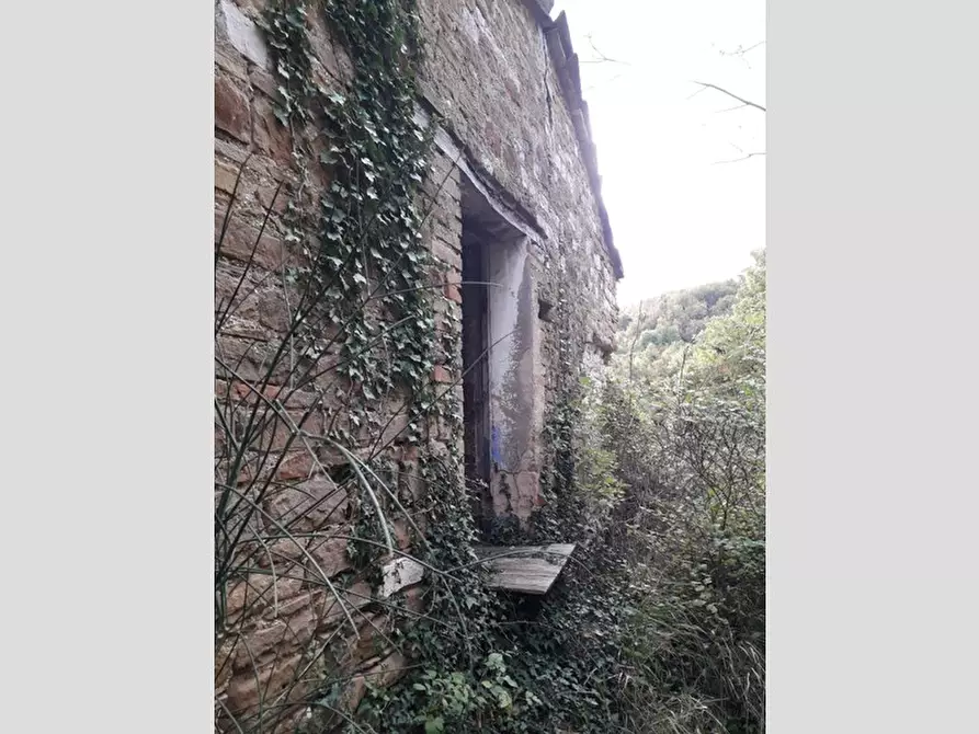 Immagine 17 di Rustico / casale in vendita  in Frazione Prosano, 10 a Arcevia