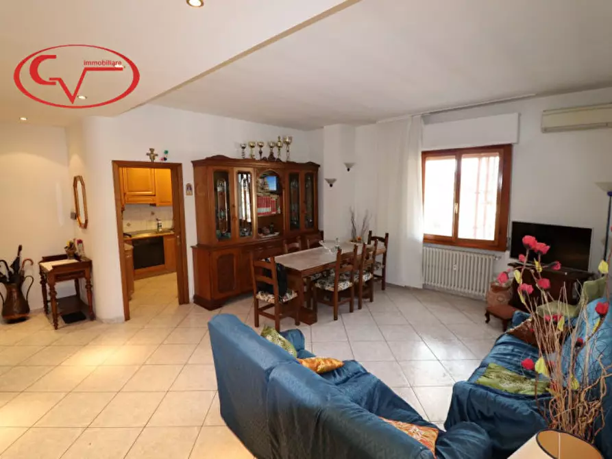 Immagine 5 di Appartamento in vendita  in Via Vincenzo Bellini a Montevarchi