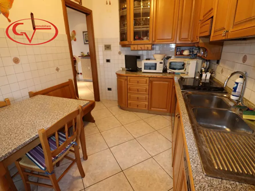 Immagine 8 di Appartamento in vendita  in Via Vincenzo Bellini a Montevarchi