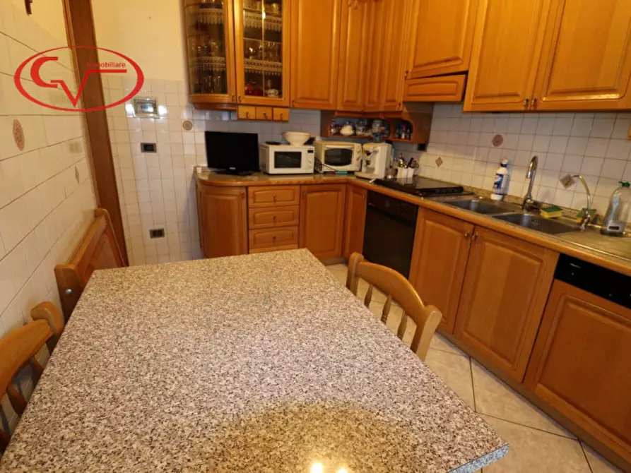 Immagine 9 di Appartamento in vendita  in Via Vincenzo Bellini a Montevarchi