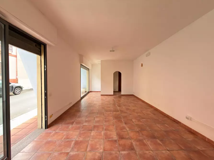 Immagine 4 di Negozio in affitto  in Via Cagliari 110 a Sarroch