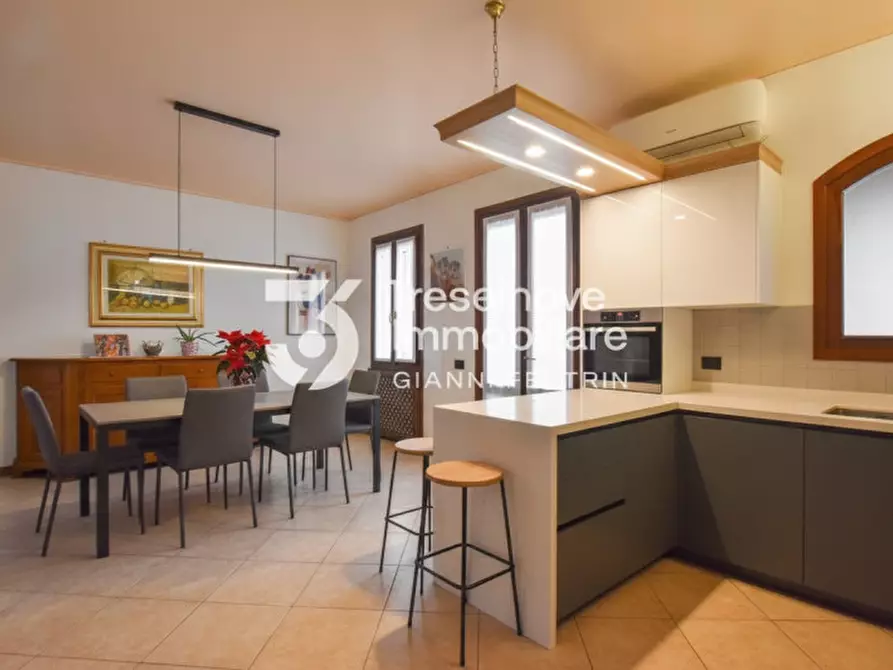 Immagine 1 di Casa trifamiliare in vendita  in Via Castello a Trevignano