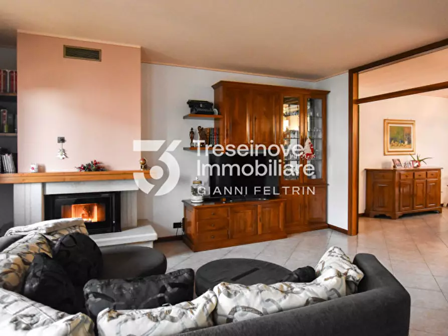 Immagine 1 di Casa trifamiliare in vendita  in Via Castello a Trevignano