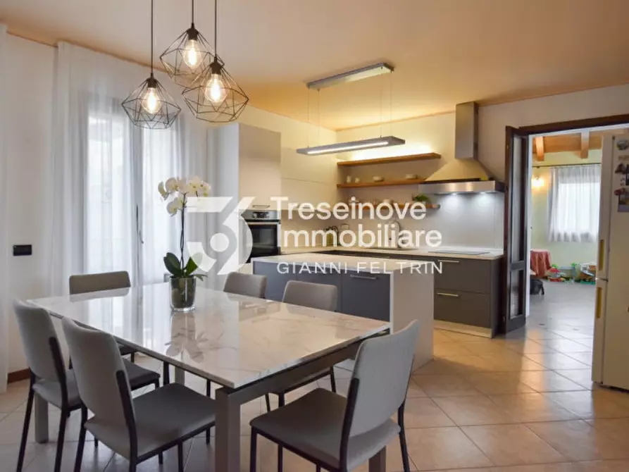 Immagine 2 di Casa trifamiliare in vendita  in Via Castello a Trevignano