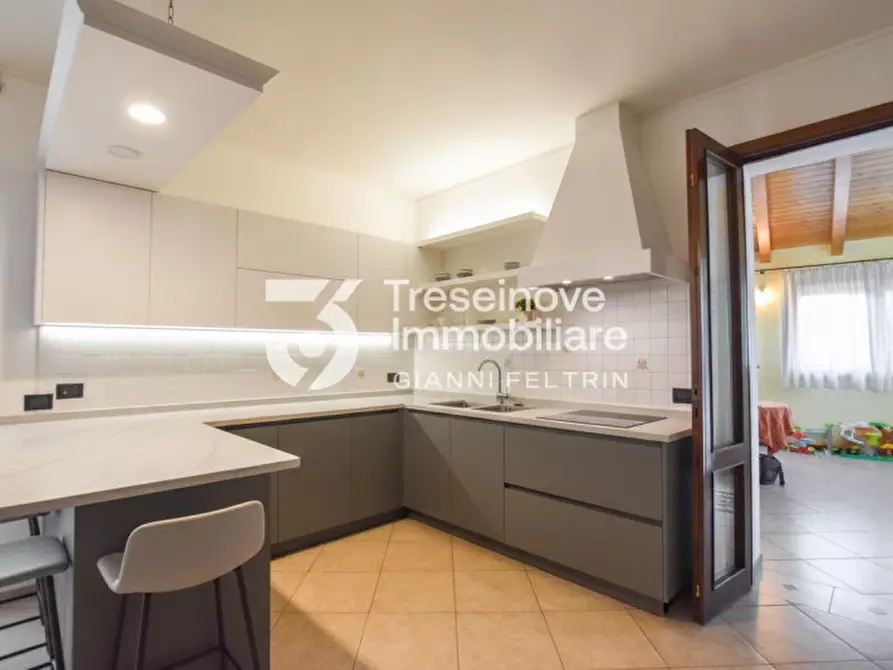 Immagine 3 di Casa trifamiliare in vendita  in Via Castello a Trevignano