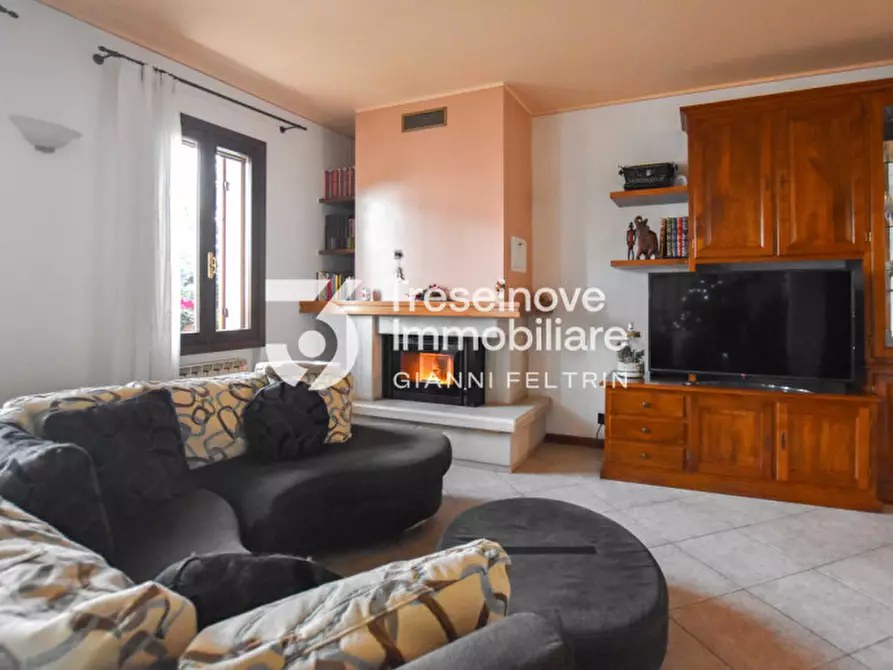 Immagine 2 di Casa trifamiliare in vendita  in Via Castello a Trevignano