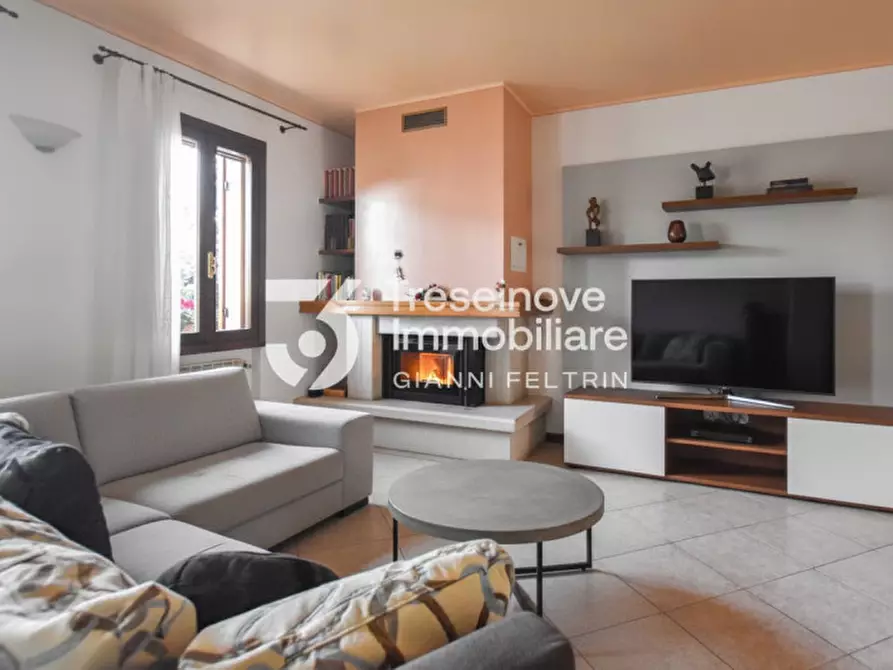 Immagine 5 di Casa trifamiliare in vendita  in Via Castello a Trevignano