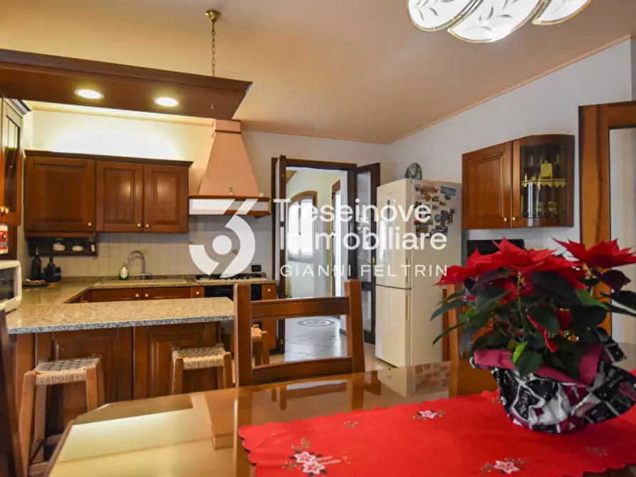 Immagine 7 di Casa trifamiliare in vendita  in Via Castello a Trevignano