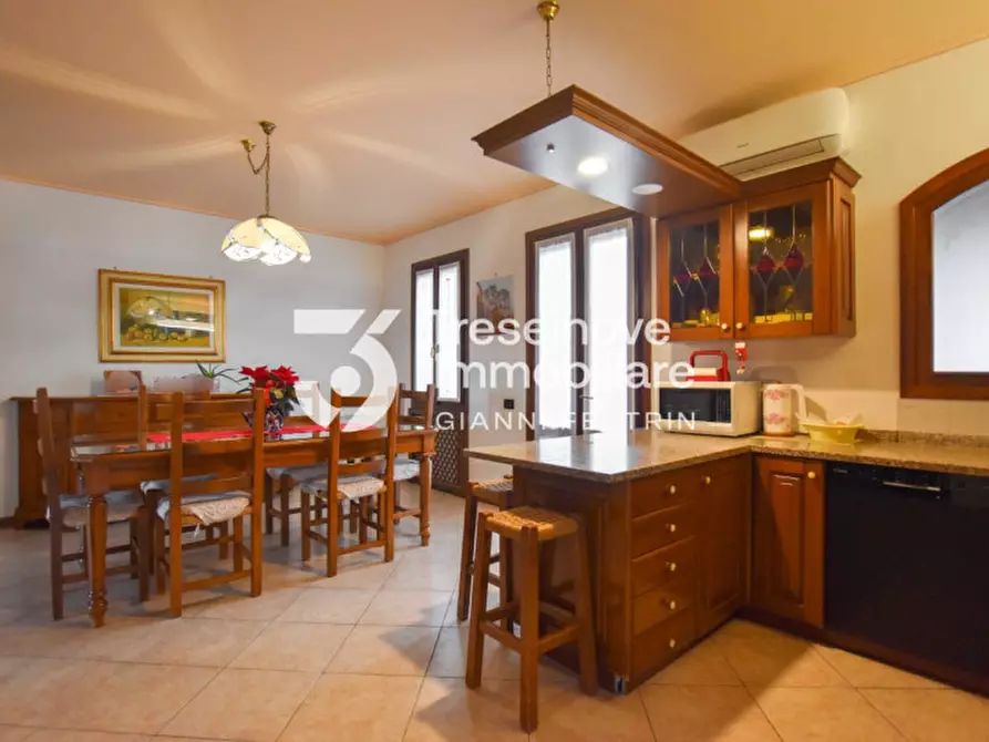 Immagine 14 di Casa trifamiliare in vendita  in Via Castello a Trevignano
