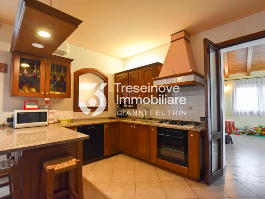 Immagine 10 di Casa trifamiliare in vendita  in Via Castello a Trevignano