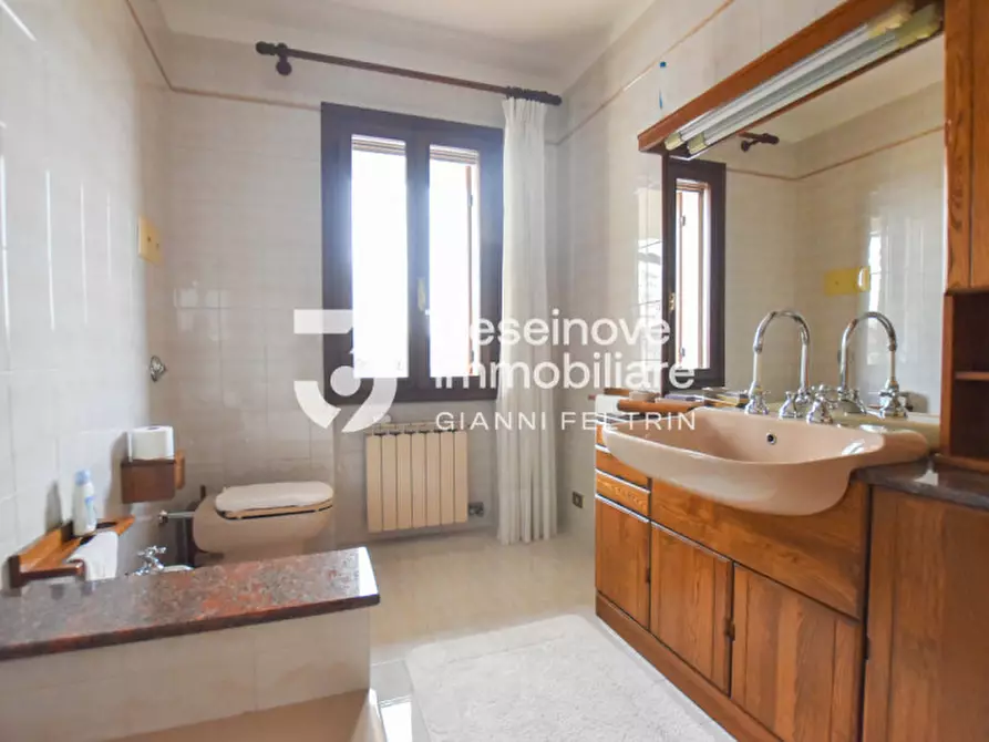 Immagine 35 di Casa trifamiliare in vendita  in Via Castello a Trevignano
