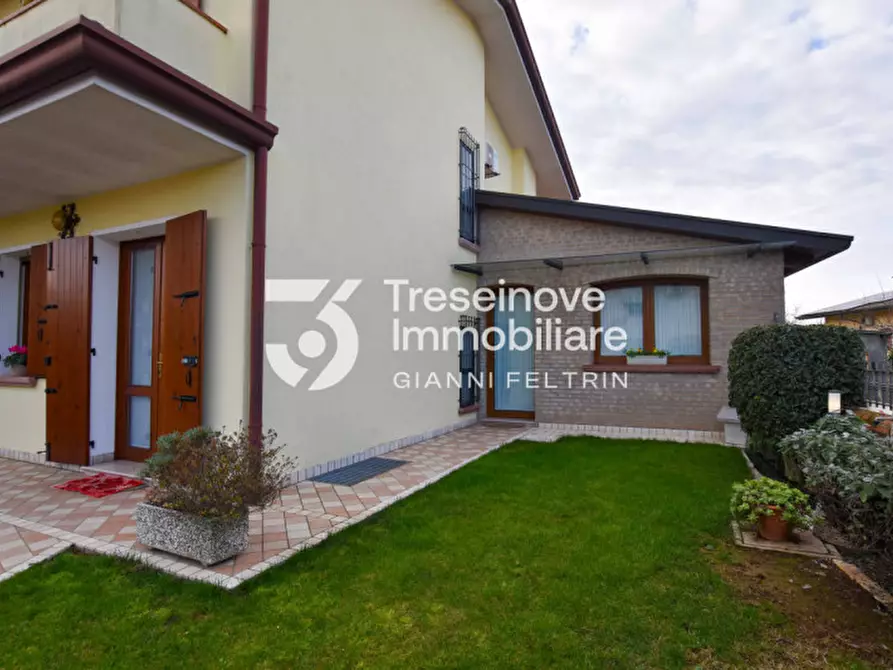 Immagine 39 di Casa trifamiliare in vendita  in Via Castello a Trevignano