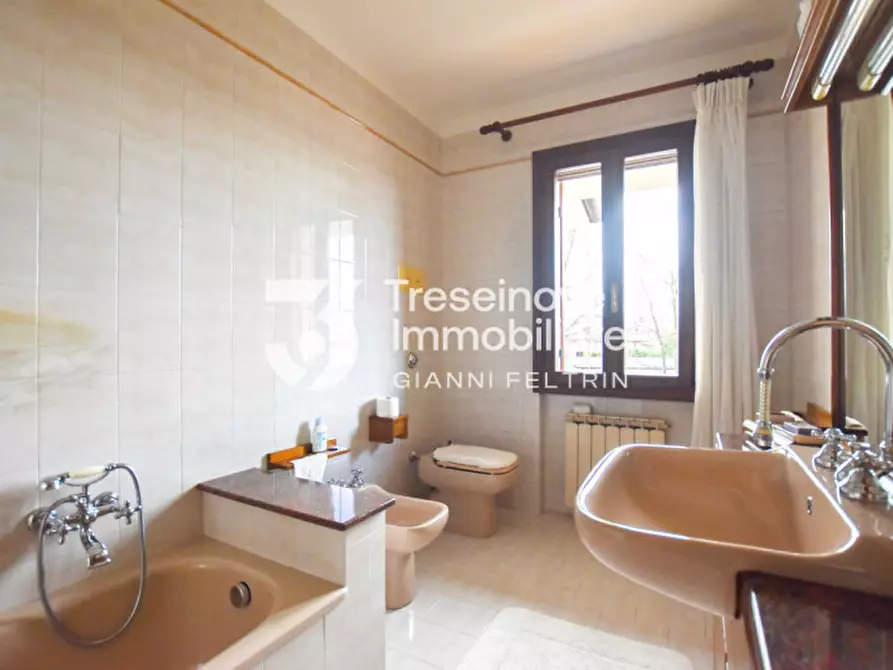 Immagine 27 di Casa trifamiliare in vendita  in Via Castello a Trevignano