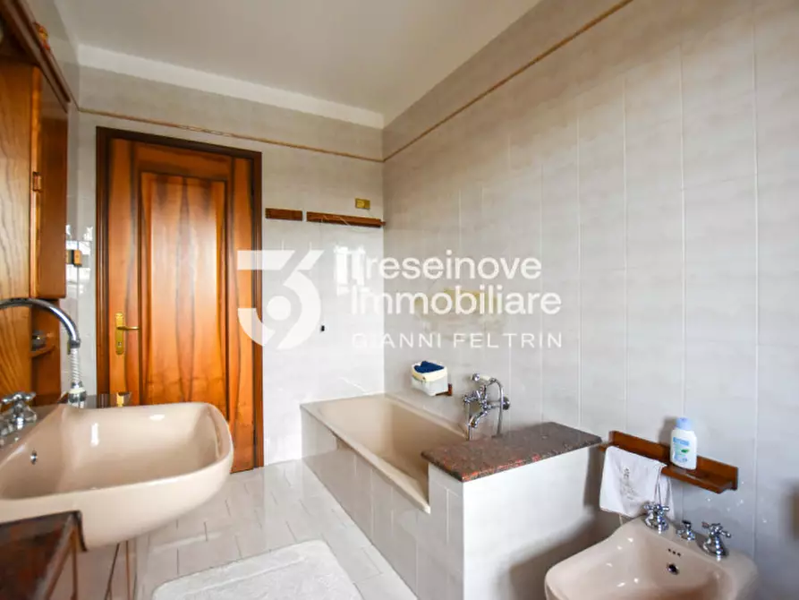 Immagine 28 di Casa trifamiliare in vendita  in Via Castello a Trevignano