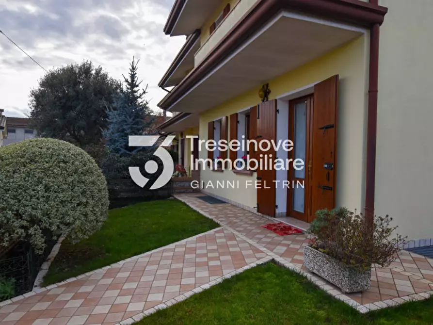 Immagine 35 di Casa trifamiliare in vendita  in Via Castello a Trevignano