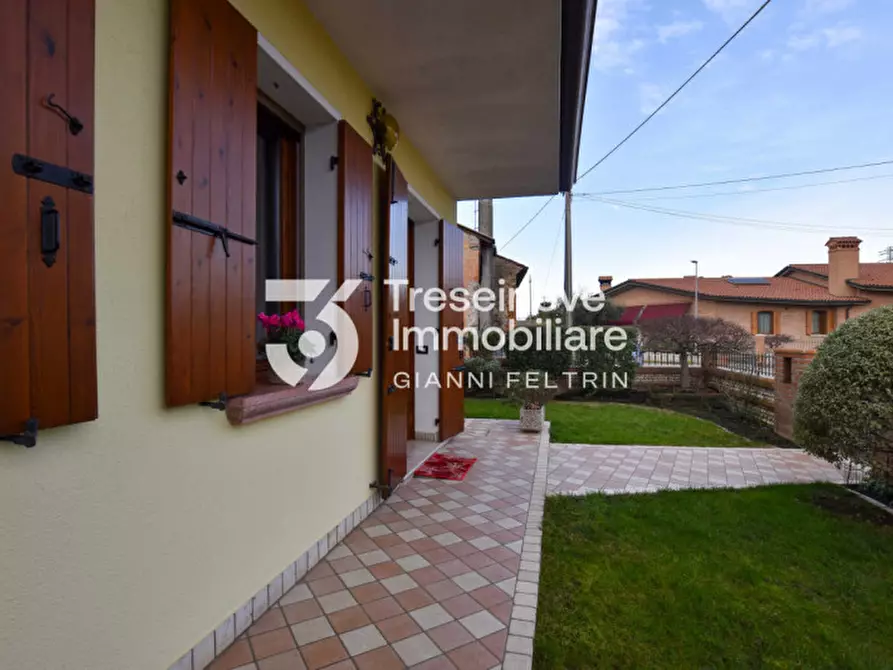 Immagine 36 di Casa trifamiliare in vendita  in Via Castello a Trevignano