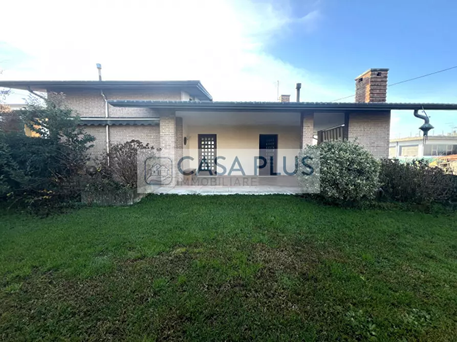 Immagine 1 di Casa indipendente in vendita  in VIA BREGA a Tezze Sul Brenta