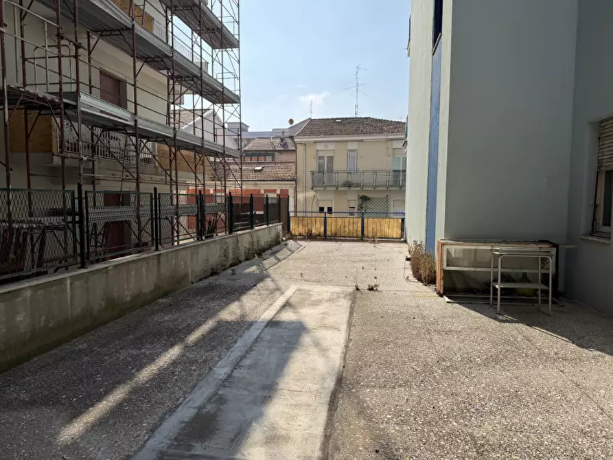 Immagine 13 di Ufficio in vendita  in Via Carlo Maratta a Ancona