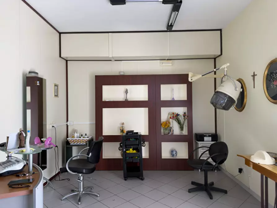 Immagine 2 di Negozio in affitto  in via paganini 8 a Sarroch