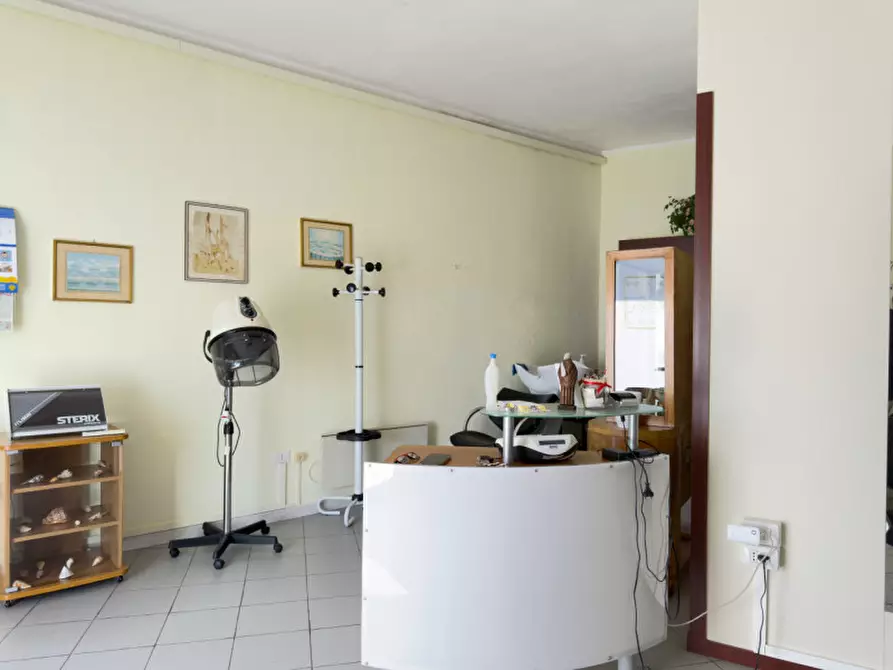 Immagine 3 di Negozio in affitto  in via paganini 8 a Sarroch