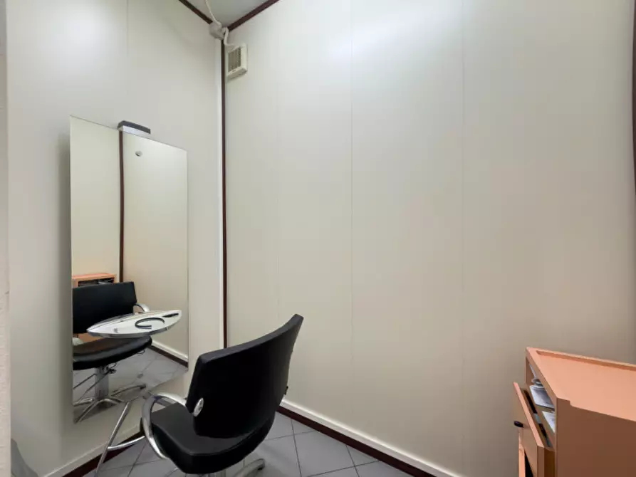 Immagine 5 di Negozio in affitto  in via paganini 8 a Sarroch