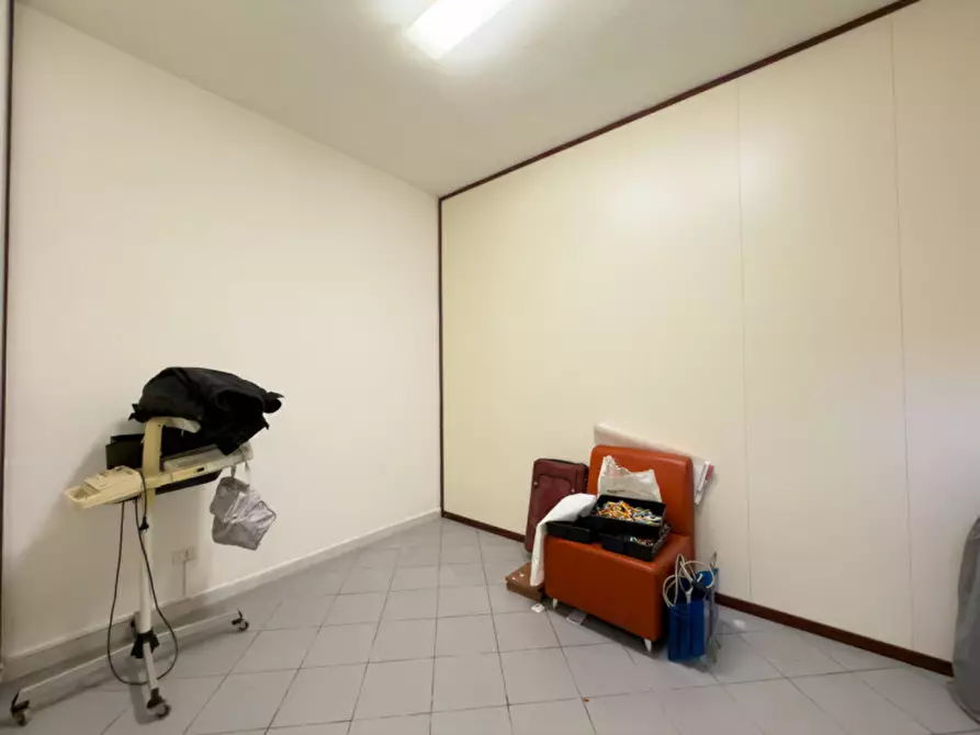 Immagine 7 di Negozio in affitto  in via paganini 8 a Sarroch