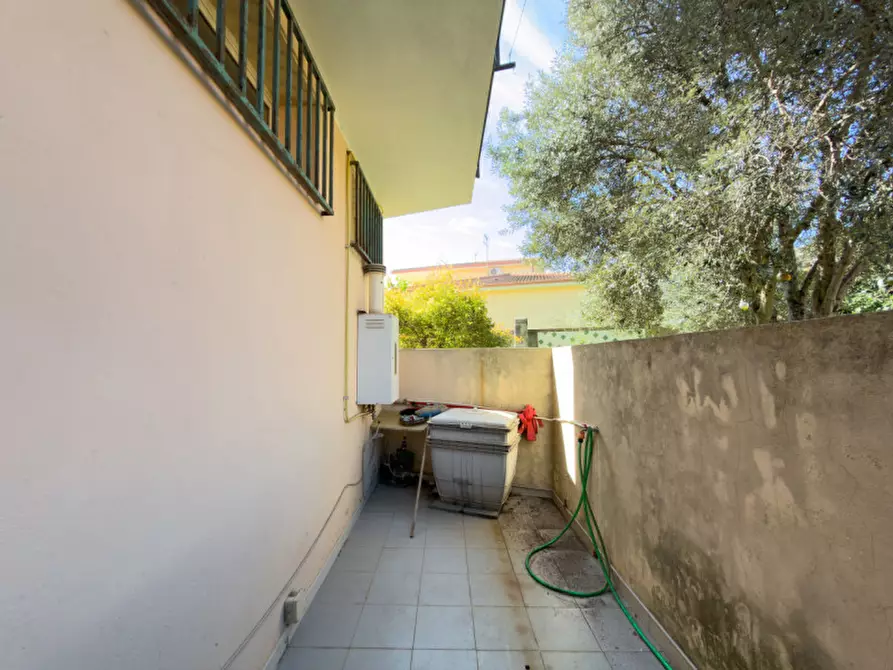 Immagine 8 di Negozio in affitto  in via paganini 8 a Sarroch