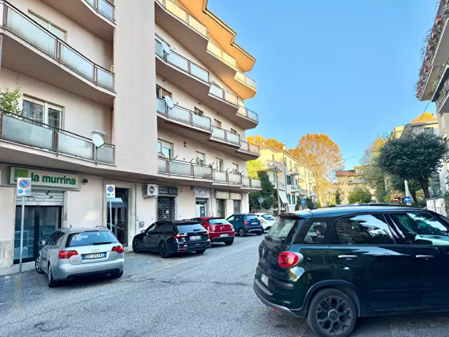 Immagine 1 di Negozio in affitto  in Via Ettore Lucandri a Rieti
