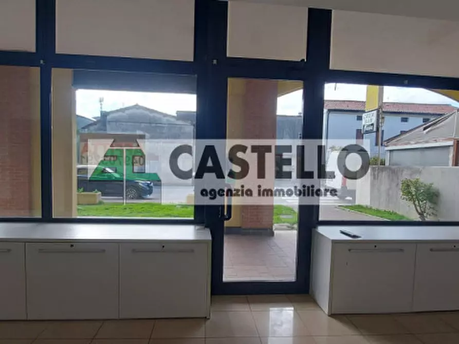 Immagine 2 di Negozio in vendita  in Via Roma a Vigodarzere