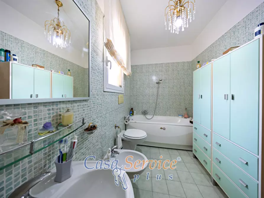 Immagine 26 di Villa in vendita  in Via Brindisi a Casarano