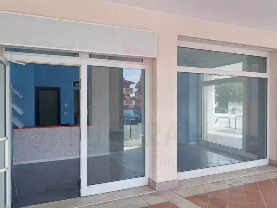 Immagine 1 di Negozio in vendita  in via montà a Padova