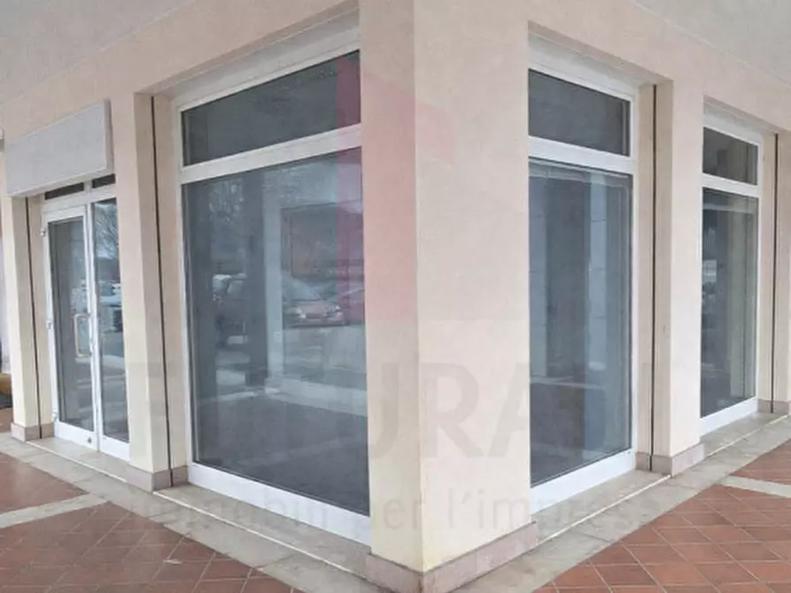 Immagine 2 di Negozio in vendita  in via montà a Padova