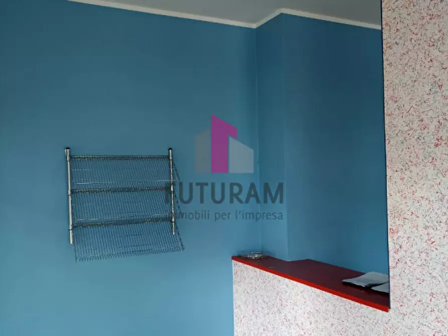 Immagine 4 di Negozio in vendita  in via montà a Padova