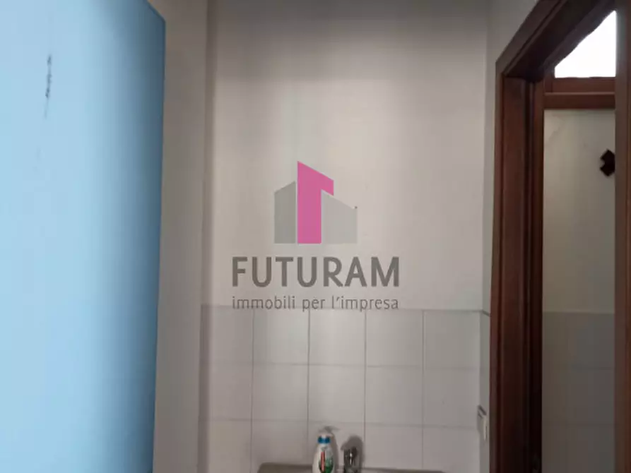 Immagine 6 di Negozio in vendita  in via montà a Padova