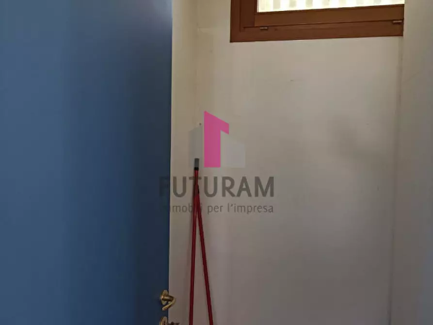 Immagine 7 di Negozio in vendita  in via montà a Padova