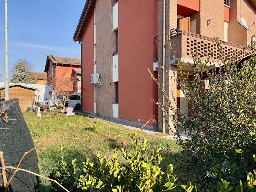 Immagine 3 di Villetta a schiera in vendita  in Via 16 giugno 1 a Sissa Trecasali
